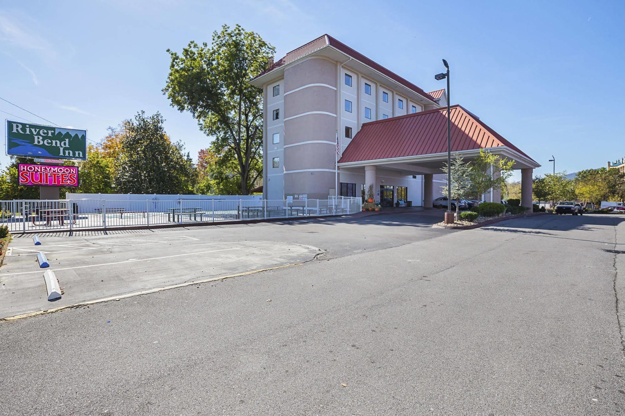River Bend Inn - ピジョンフォージ エクステリア 写真